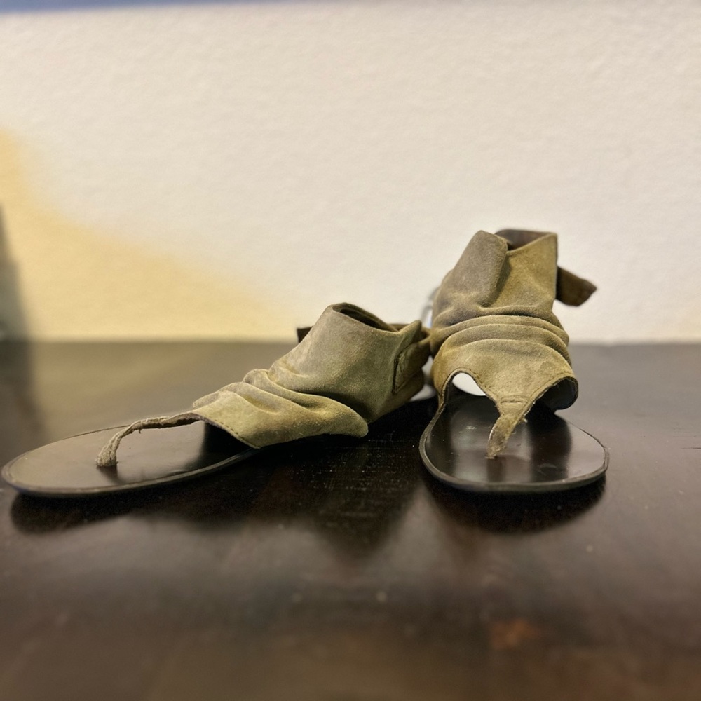 Green sandal by Mia. Size 8